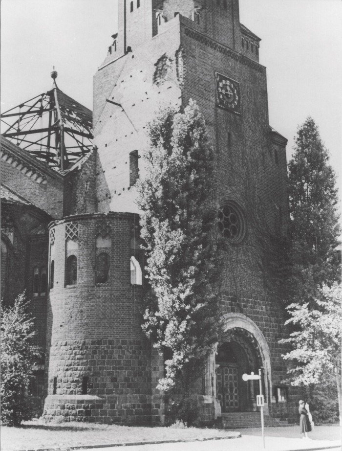 Insbesondere die Ostseite der Kirche war schwer beschädigt.